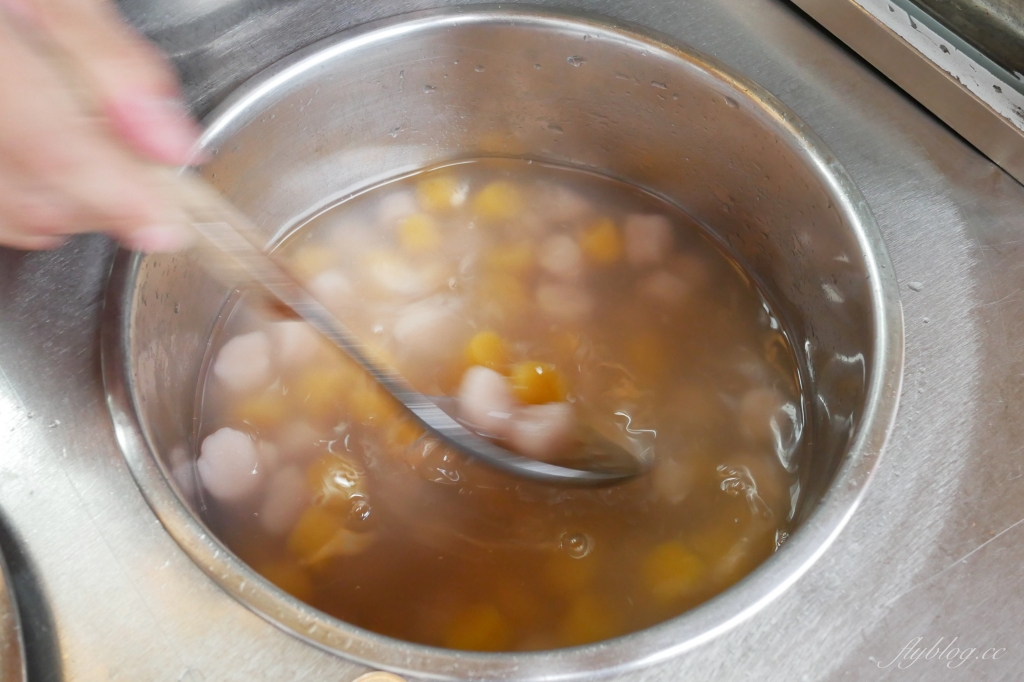 台中西屯｜大麻粉圓，逢甲夜市銅板美食，湯圓冰料多實在 @飛天璇的口袋