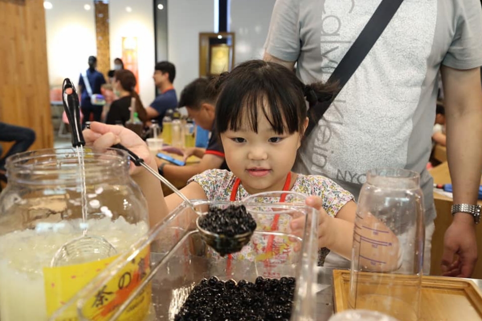 南投名間獅子頭山~茶之魔手田園茶香一日遊，珍珠奶茶DIY和採茶體驗 @飛天璇的口袋