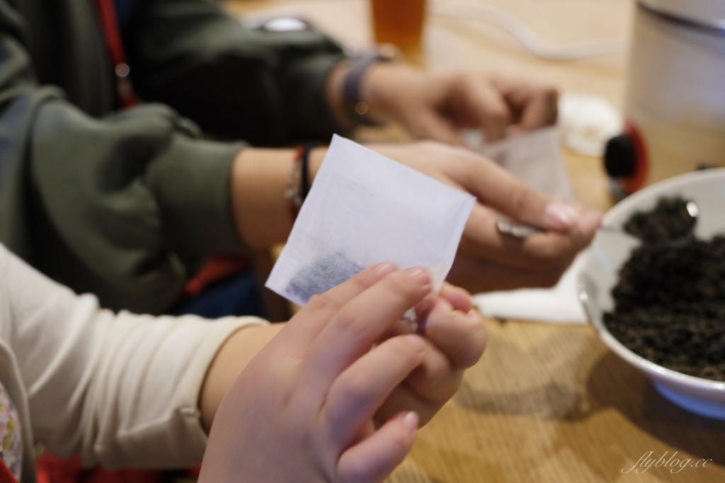 南投名間獅子頭山~茶之魔手田園茶香一日遊，珍珠奶茶DIY和採茶體驗 @飛天璇的口袋