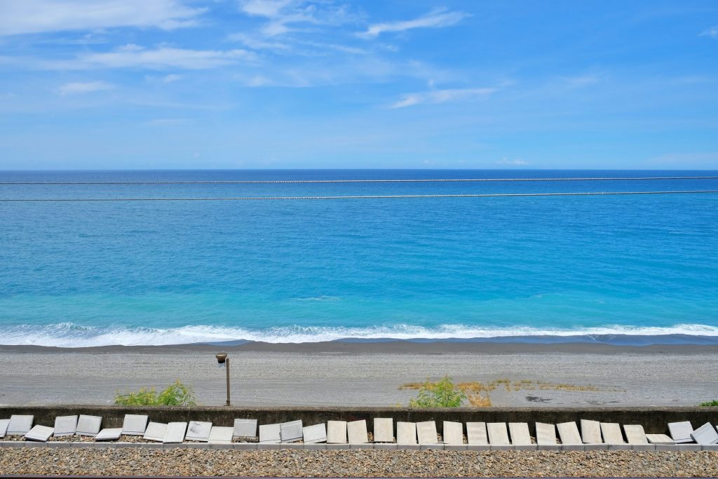 台東太麻里｜多良車站．全台灣最美的火車站，月台上直接眺望無敵海景 @飛天璇的口袋