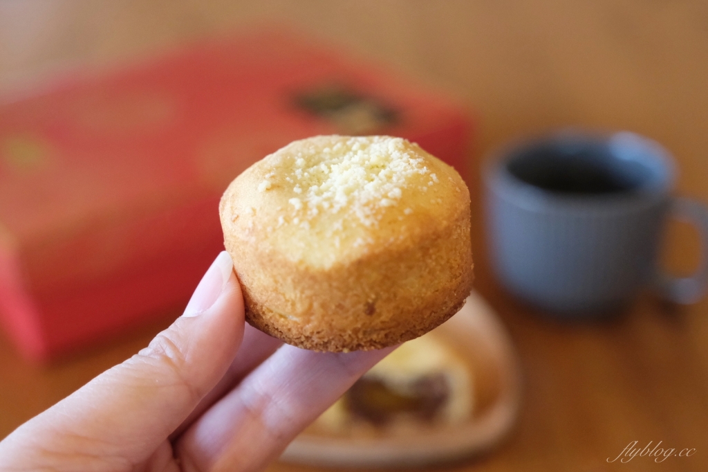 如邑堂餅家｜連續5屆全國太陽餅冠軍，餡金流蛋黃酥兩種吃法 @飛天璇的口袋