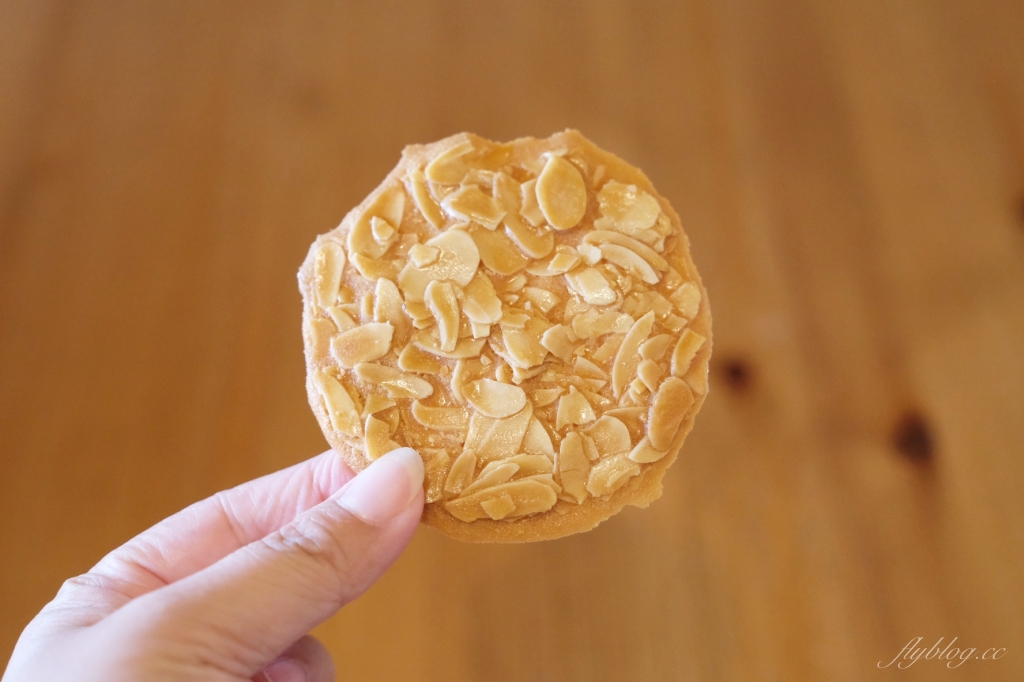 如邑堂餅家｜連續5屆全國太陽餅冠軍，餡金流蛋黃酥兩種吃法 @飛天璇的口袋