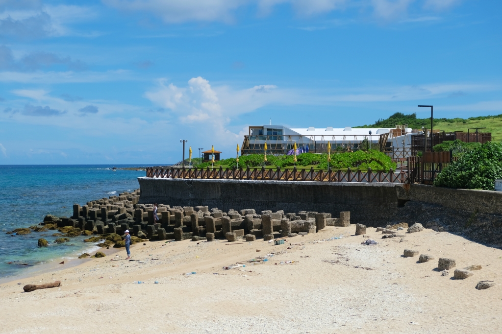 星砂灣｜超美漸層藍墾丁秘境，IG必拍可愛迷你燈塔 @飛天璇的口袋