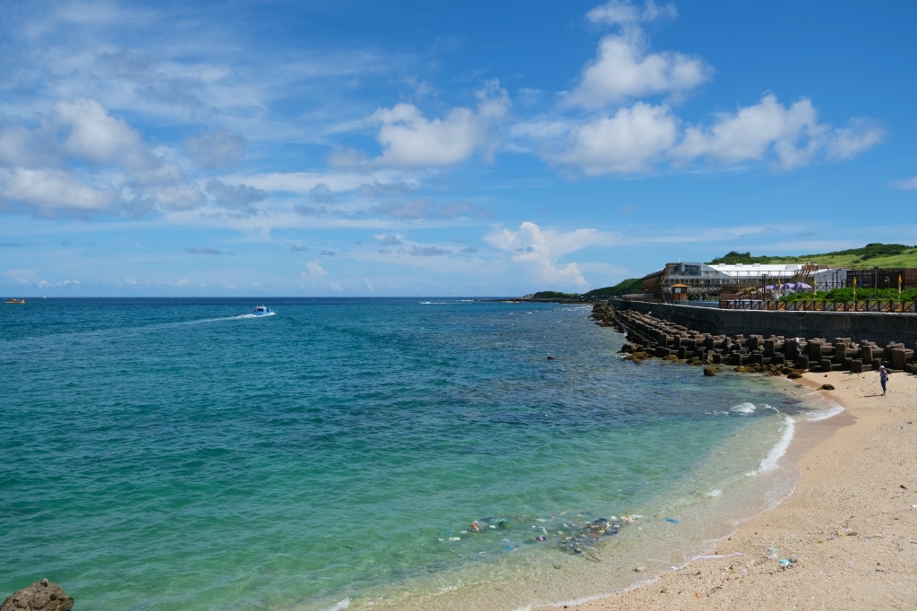 星砂灣｜超美漸層藍墾丁秘境，IG必拍可愛迷你燈塔 @飛天璇的口袋