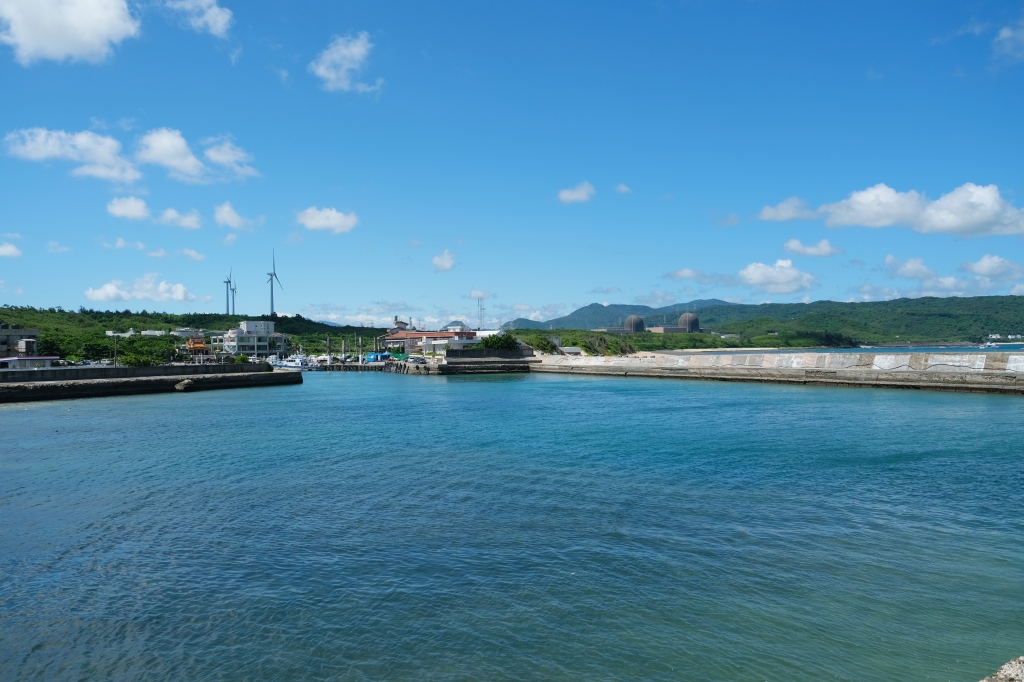 星砂灣｜超美漸層藍墾丁秘境，IG必拍可愛迷你燈塔 @飛天璇的口袋