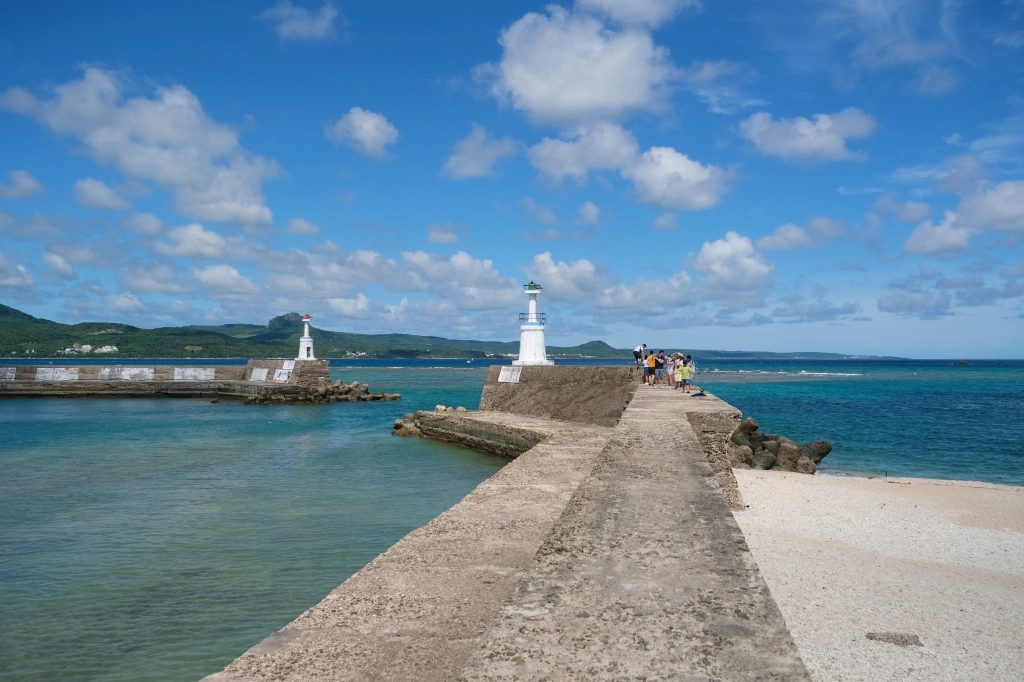 星砂灣｜超美漸層藍墾丁秘境，IG必拍可愛迷你燈塔 @飛天璇的口袋
