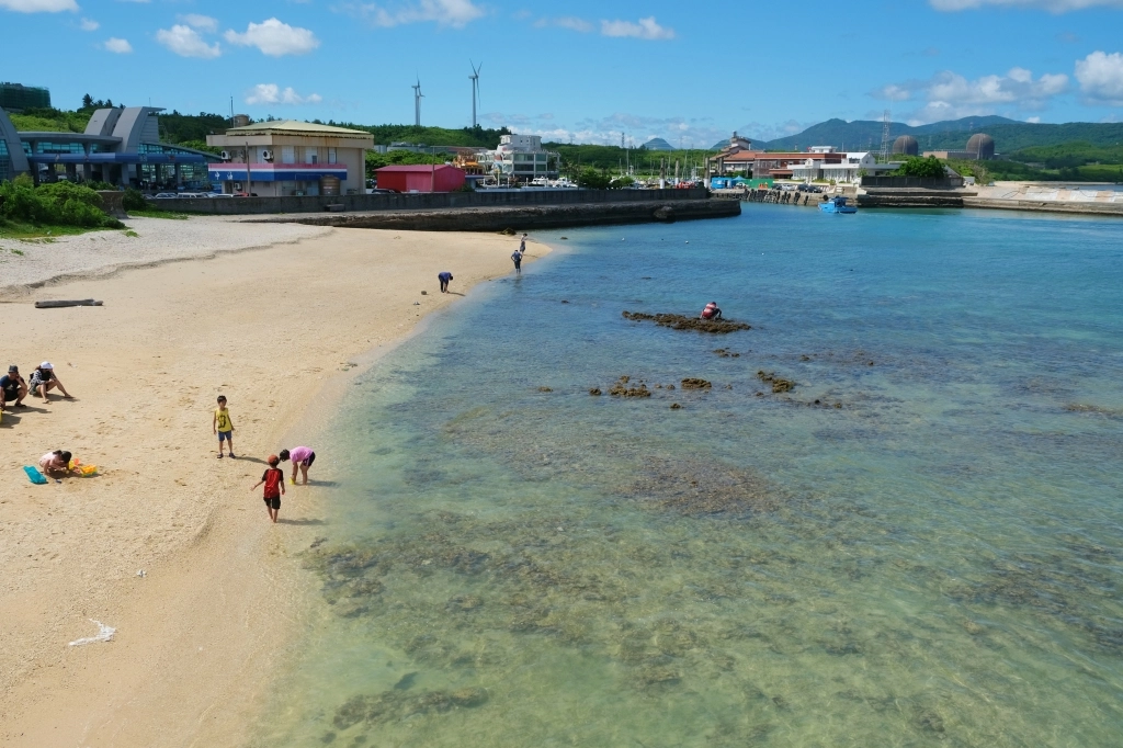 星砂灣｜超美漸層藍墾丁秘境，IG必拍可愛迷你燈塔 @飛天璇的口袋