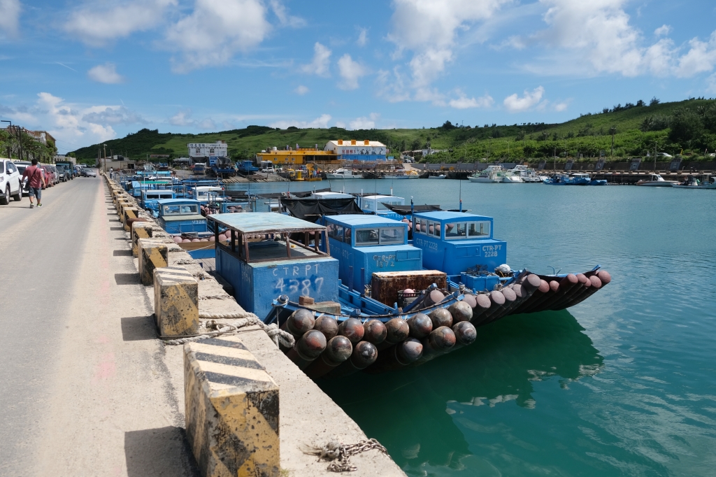 星砂灣｜超美漸層藍墾丁秘境，IG必拍可愛迷你燈塔 @飛天璇的口袋