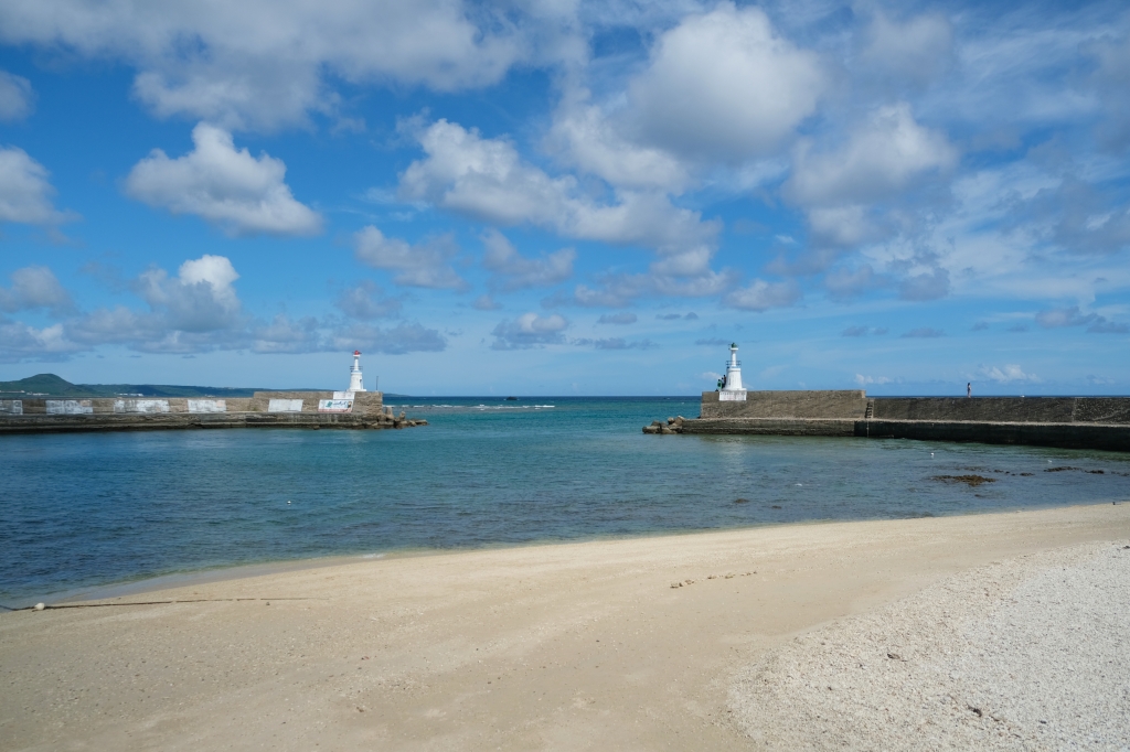 星砂灣｜超美漸層藍墾丁秘境，IG必拍可愛迷你燈塔 @飛天璇的口袋