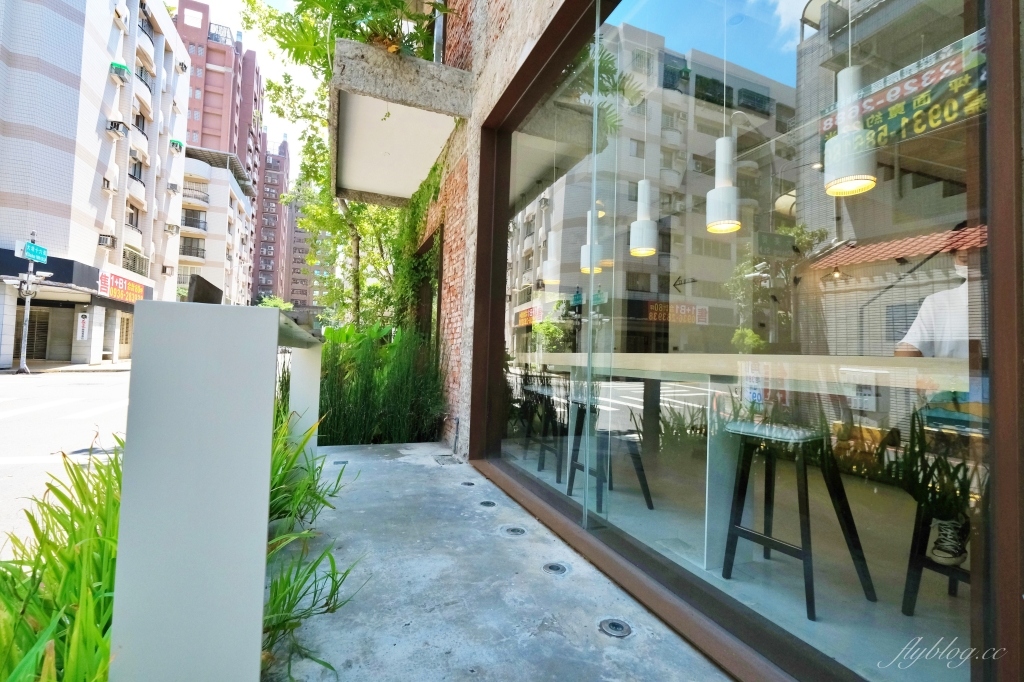 【台中南屯】吃茶三千：台中超美手搖茶專賣店，玻璃屋設計網美景觀 @飛天璇的口袋