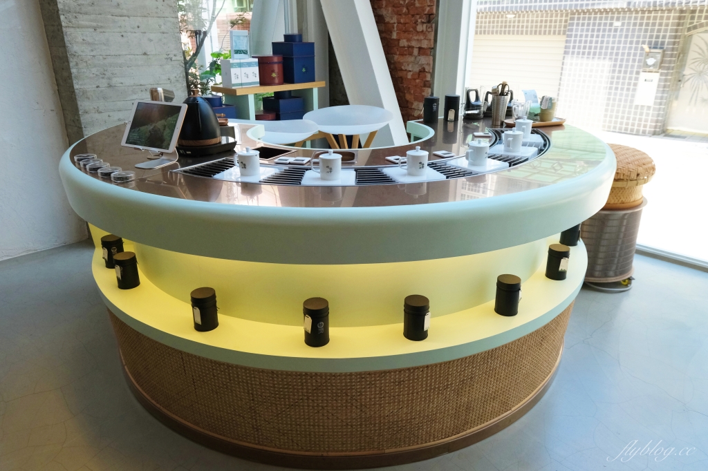 【台中南屯】吃茶三千：台中超美手搖茶專賣店，玻璃屋設計網美景觀 @飛天璇的口袋