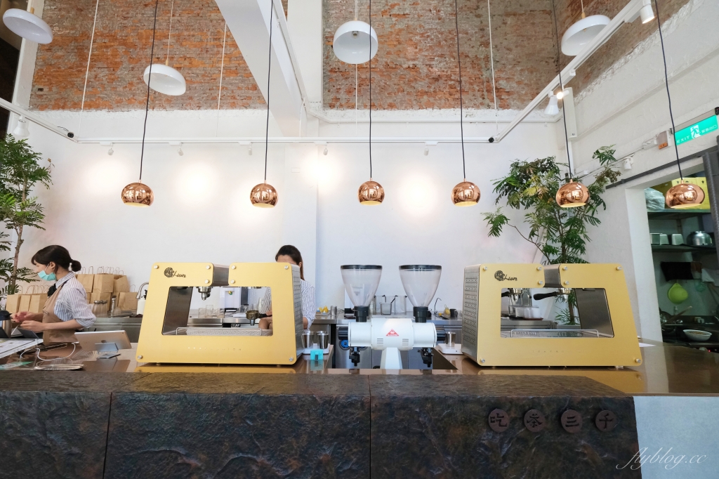 【台中南屯】吃茶三千：台中超美手搖茶專賣店，玻璃屋設計網美景觀 @飛天璇的口袋