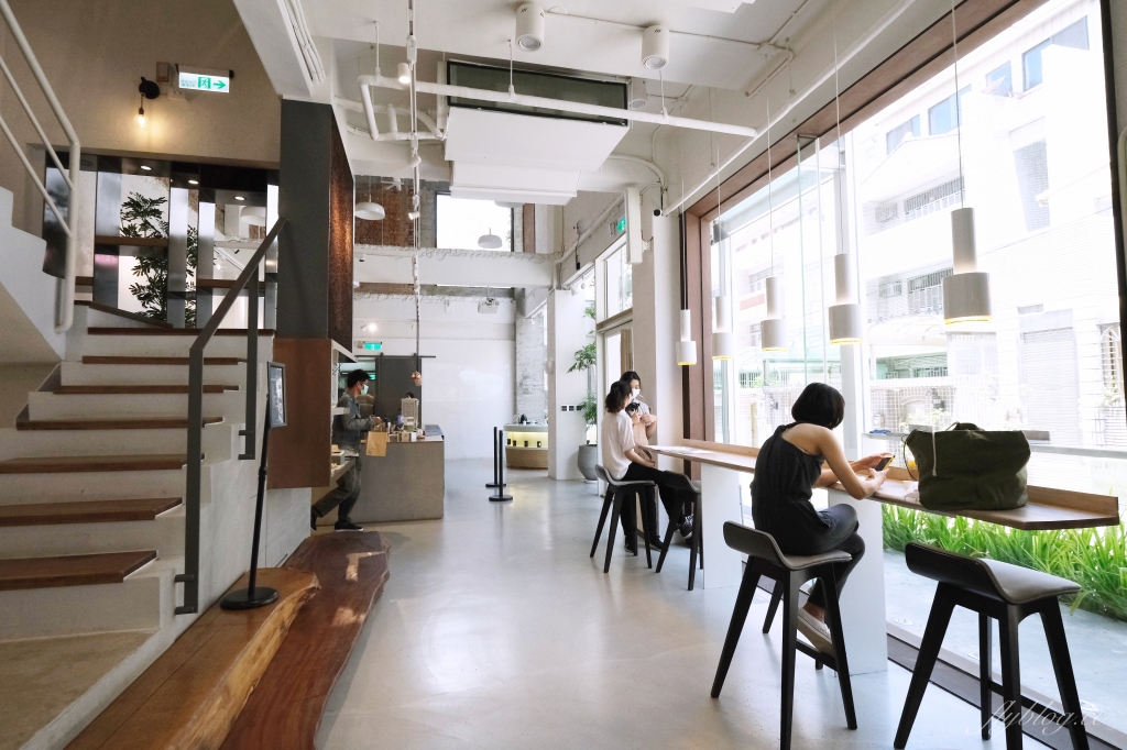 【台中南屯】吃茶三千：台中超美手搖茶專賣店，玻璃屋設計網美景觀 @飛天璇的口袋