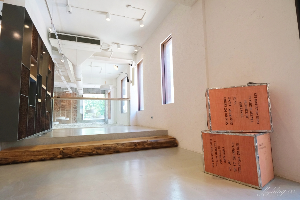 【台中南屯】吃茶三千：台中超美手搖茶專賣店，玻璃屋設計網美景觀 @飛天璇的口袋