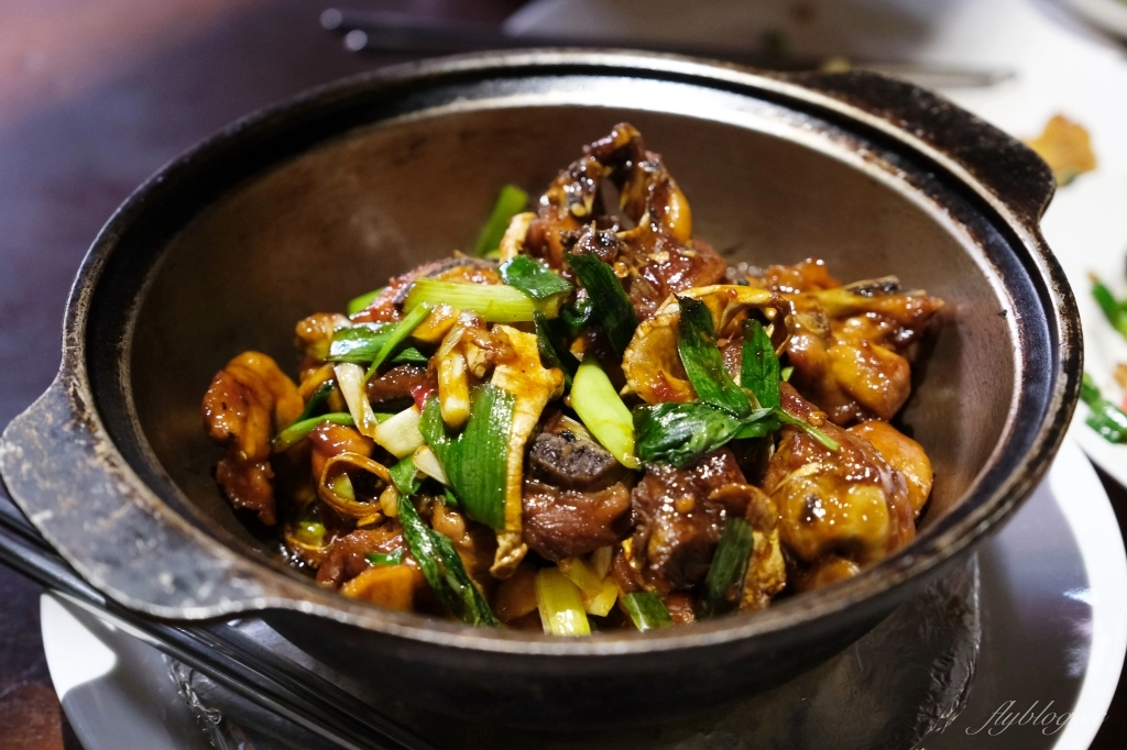 台中北屯｜溫叨古早味料理餐廳．米其林指南推薦台菜餐廳，在三合院吃烤雞和古早味料理 @飛天璇的口袋