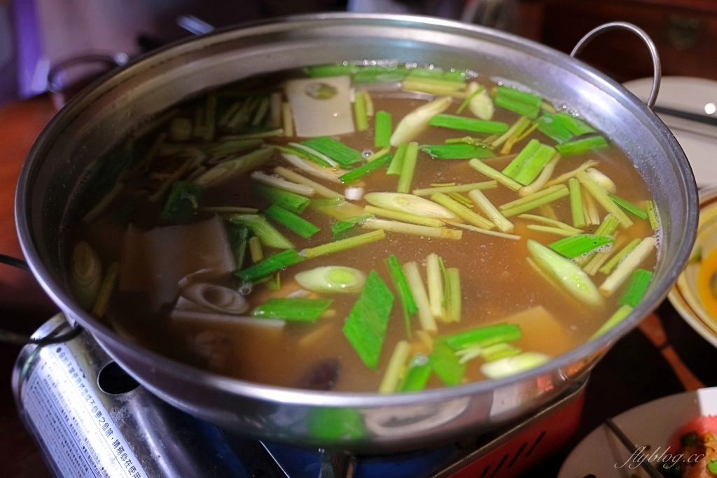 台中北屯｜溫叨古早味料理餐廳．米其林指南推薦台菜餐廳，在三合院吃烤雞和古早味料理 @飛天璇的口袋