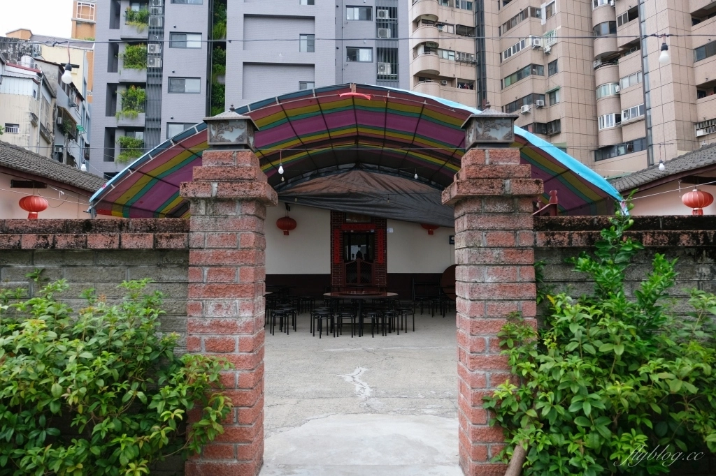 台中北屯｜溫叨古早味料理餐廳．米其林指南推薦台菜餐廳，在三合院吃烤雞和古早味料理 @飛天璇的口袋