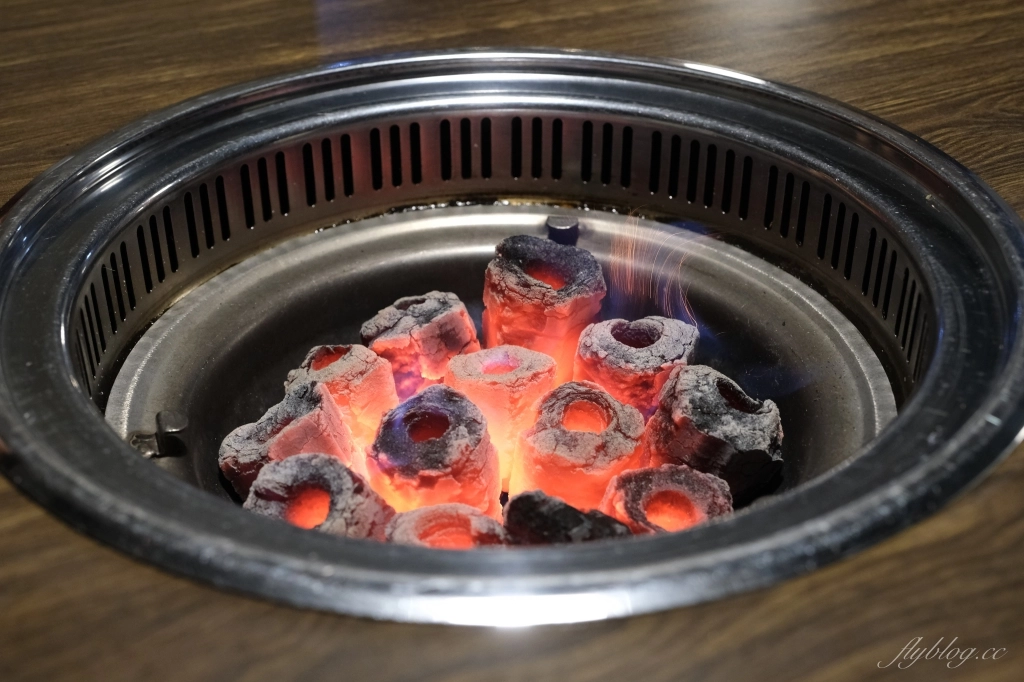 台中南屯｜岩手燒肉，台中公益路商圈日式燒肉店，餐點以單點為主全程專人代烤 @飛天璇的口袋