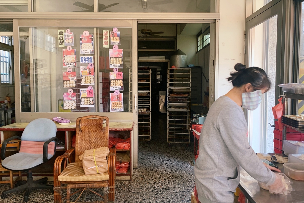 台中沙鹿｜上美餅店．鹿寮老字號懷舊餅行，網友推薦綠豆椪勝過蛋黃酥 @飛天璇的口袋