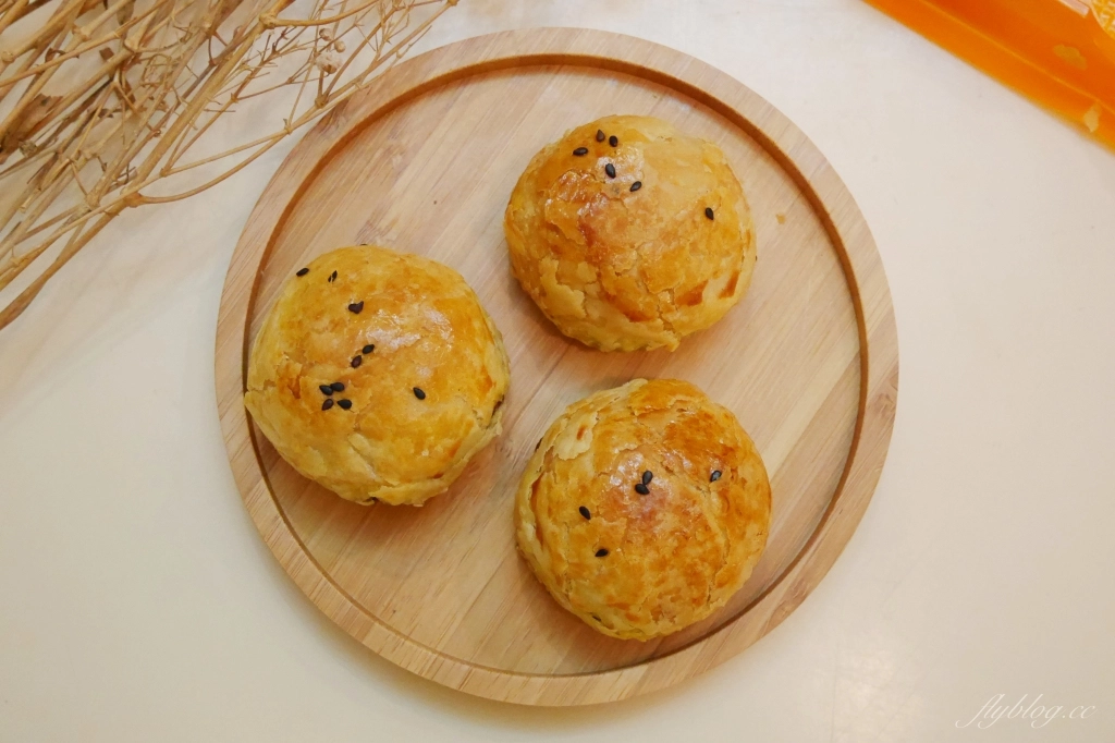 鹿港新口味蛋黃酥｜鹿港在地30年蛋黃酥老店，排隊太累所以不開放排隊 @飛天璇的口袋