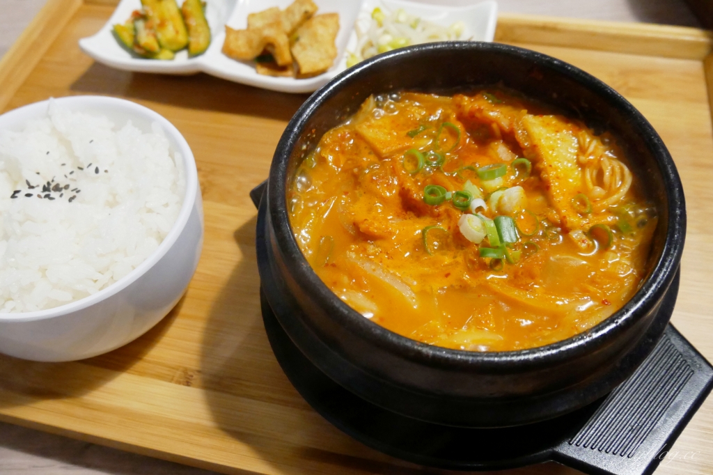 【台中北屯】崔基虎韓國料理，韓國人開的韓式餐廳，Google評價4.3顆星 @飛天璇的口袋