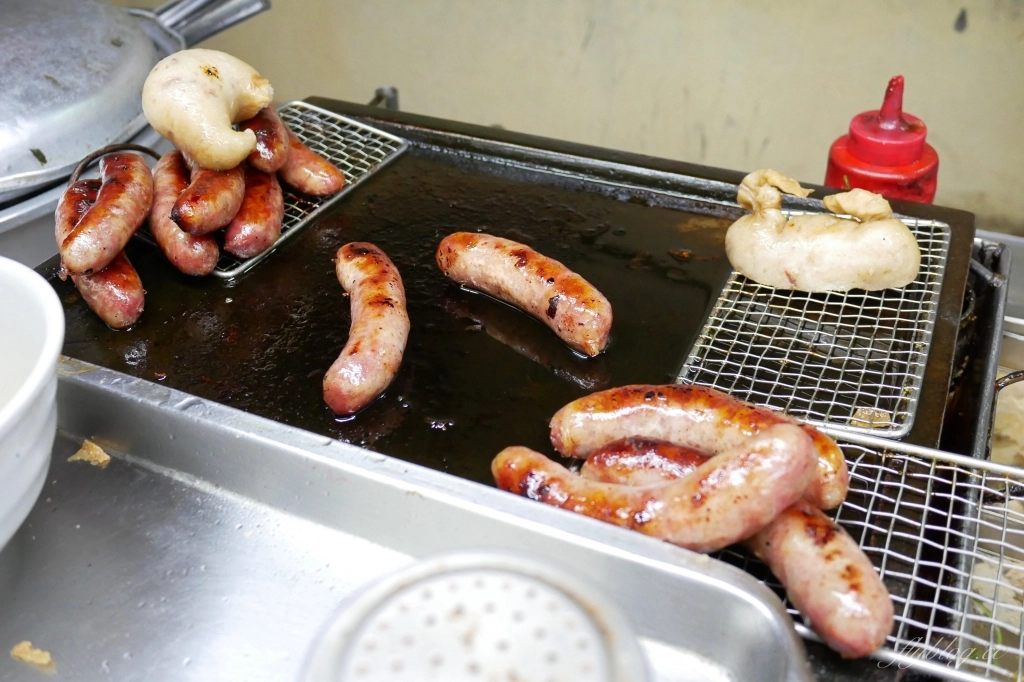 【台中北區】 英才路黑輪攤：30年古早味~糯米腸、香腸、炸粿、蚵嗲、關東煮、豬油拌飯、肉圓 @飛天璇的口袋