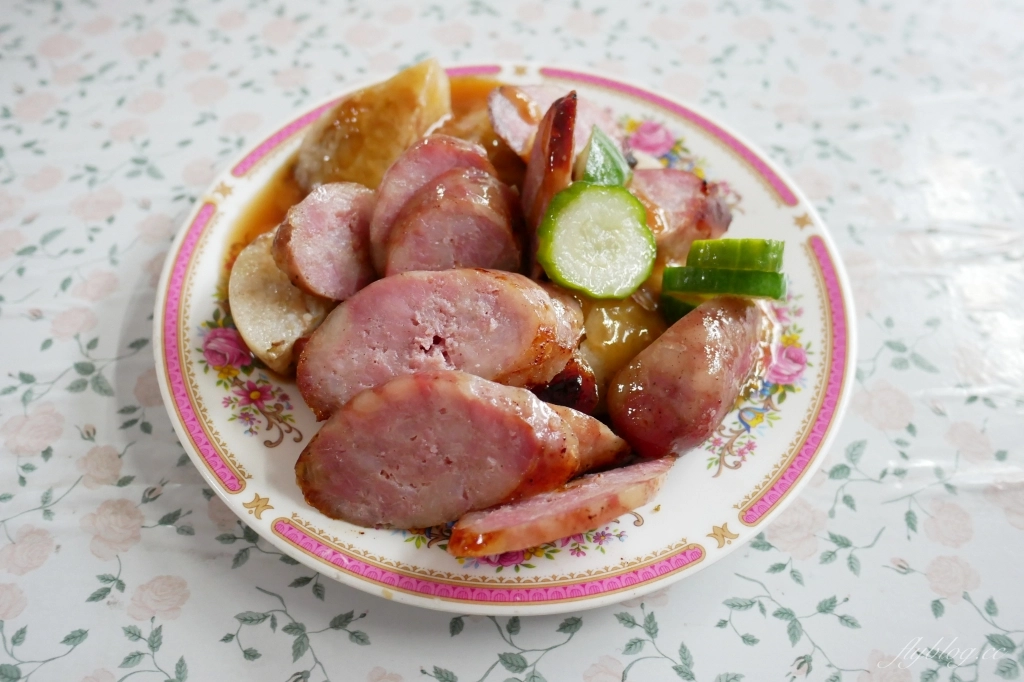 【台中北區】 英才路黑輪攤：30年古早味~糯米腸、香腸、炸粿、蚵嗲、關東煮、豬油拌飯、肉圓 @飛天璇的口袋