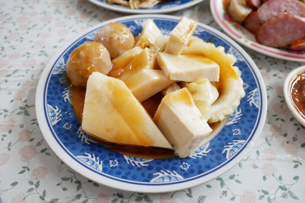 【台中北區】 英才路黑輪攤：30年古早味~糯米腸、香腸、炸粿、蚵嗲、關東煮、豬油拌飯、肉圓 @飛天璇的口袋