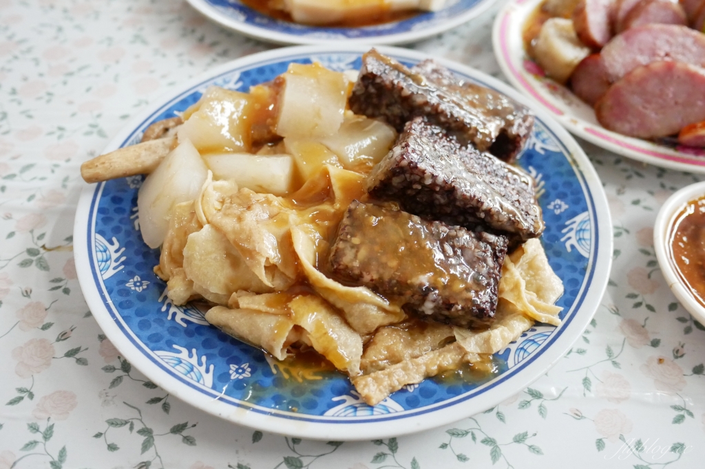 【台中北區】 英才路黑輪攤：30年古早味~糯米腸、香腸、炸粿、蚵嗲、關東煮、豬油拌飯、肉圓 @飛天璇的口袋