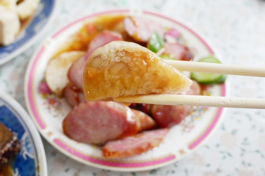 【台中北區】 英才路黑輪攤：30年古早味~糯米腸、香腸、炸粿、蚵嗲、關東煮、豬油拌飯、肉圓 @飛天璇的口袋