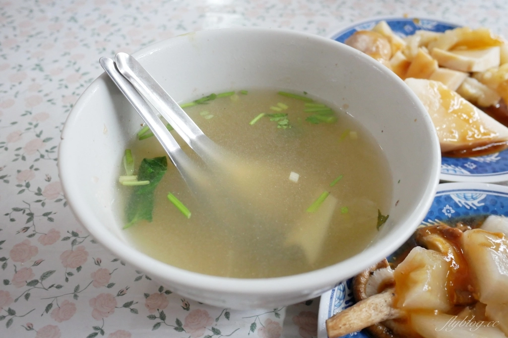 【台中北區】 英才路黑輪攤：30年古早味~糯米腸、香腸、炸粿、蚵嗲、關東煮、豬油拌飯、肉圓 @飛天璇的口袋