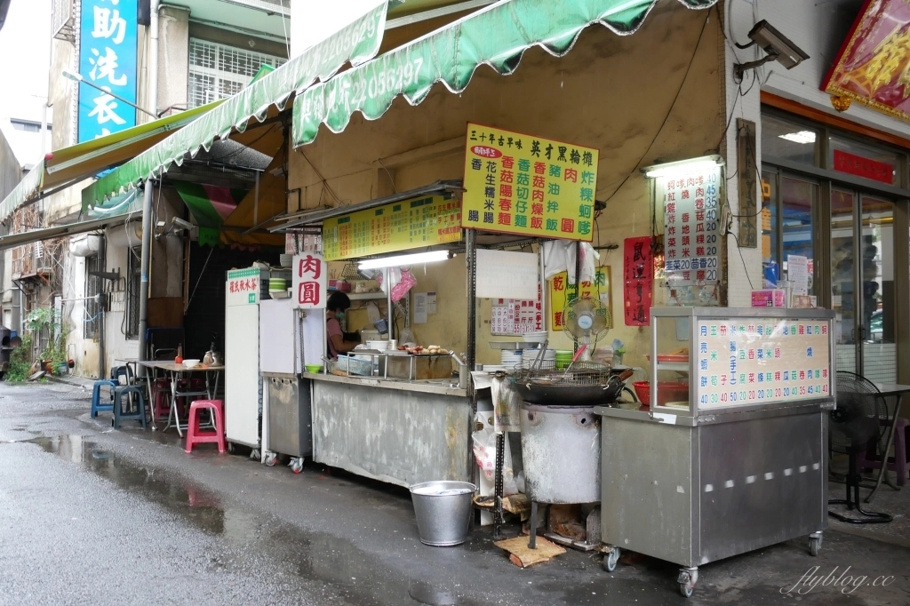 【台中北區】 英才路黑輪攤：30年古早味~糯米腸、香腸、炸粿、蚵嗲、關東煮、豬油拌飯、肉圓 @飛天璇的口袋