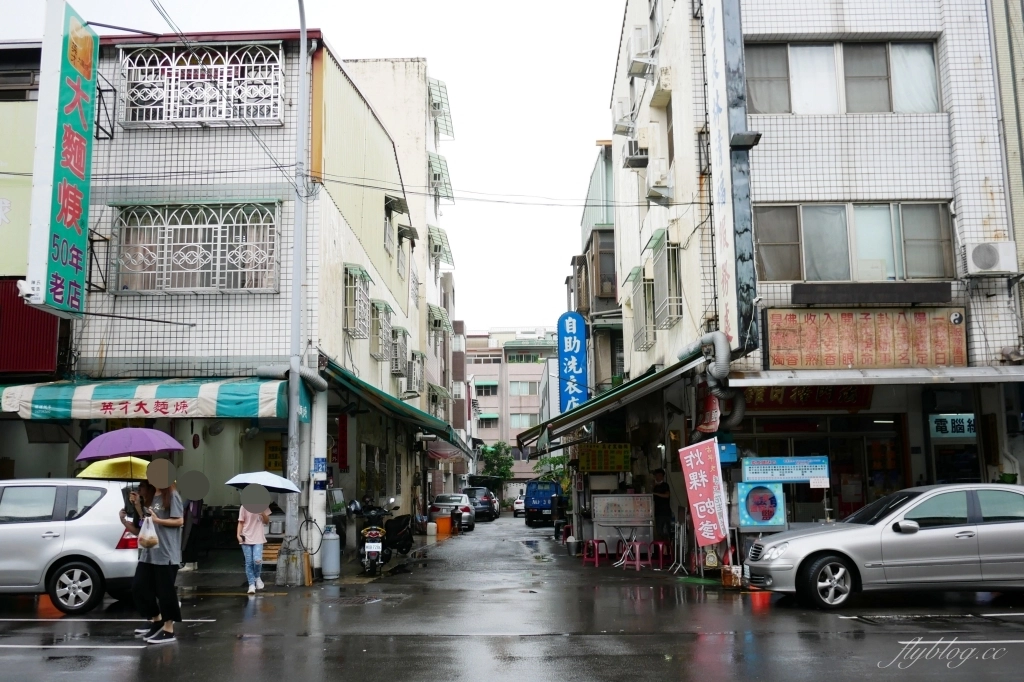 【台中北區】 英才路黑輪攤：30年古早味~糯米腸、香腸、炸粿、蚵嗲、關東煮、豬油拌飯、肉圓 @飛天璇的口袋