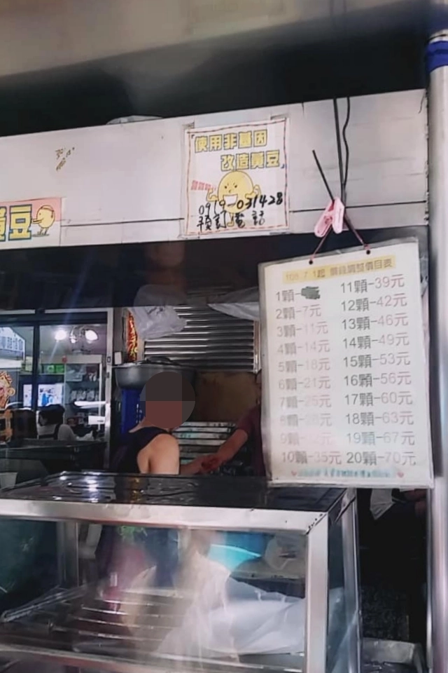 台中東區｜富台鍋貼，一顆只要4元的超CP值鍋貼，台中東區眷村裡的小確幸 @飛天璇的口袋