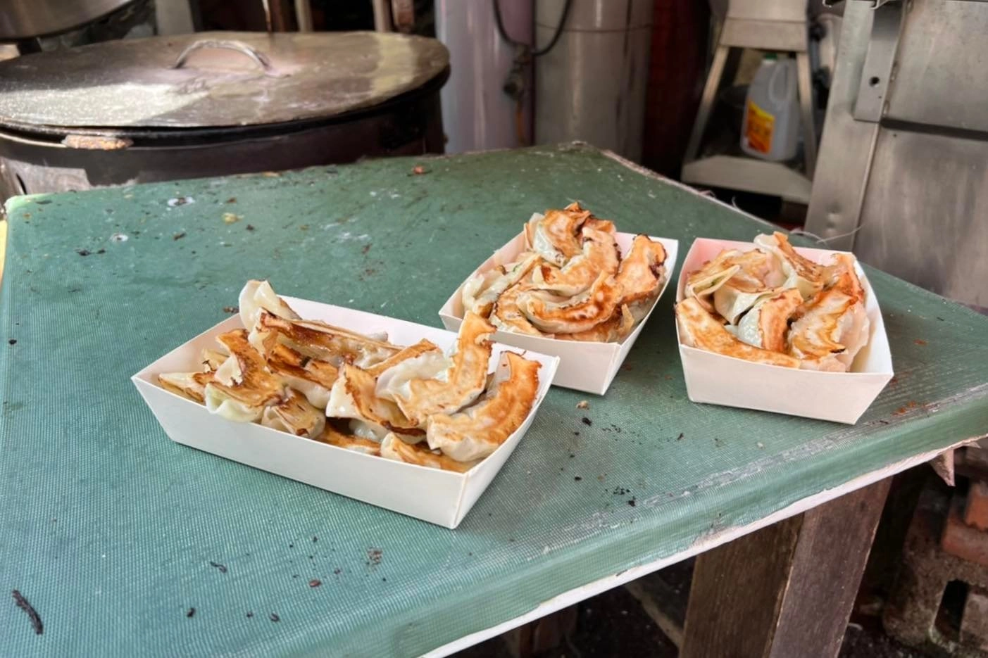 台中東區｜富台鍋貼，一顆只要4元的超CP值鍋貼，台中東區眷村裡的小確幸 @飛天璇的口袋