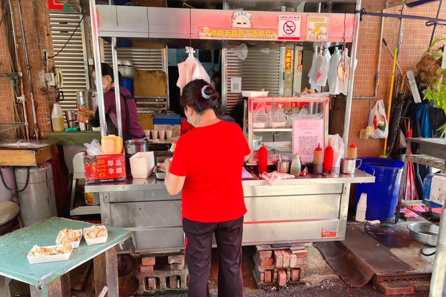 台中東區｜富台鍋貼，一顆只要4元的超CP值鍋貼，台中東區眷村裡的小確幸 @飛天璇的口袋