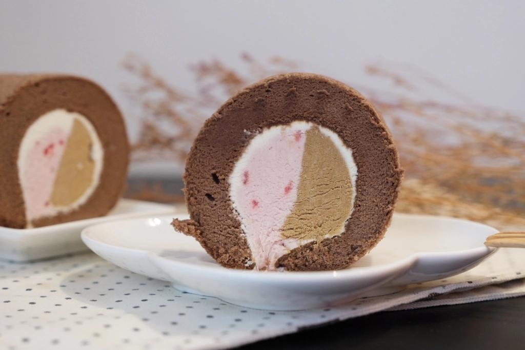 金帛手製:在櫻花季的阿里山沏一壺茶捲 x 抹莓富士山 x 紅玉莓果巧克力 @飛天璇的口袋 金帛手製:在櫻花季的阿里山沏一壺茶捲 x 抹莓富士山 x 紅玉莓果巧克力 @飛天璇的口袋