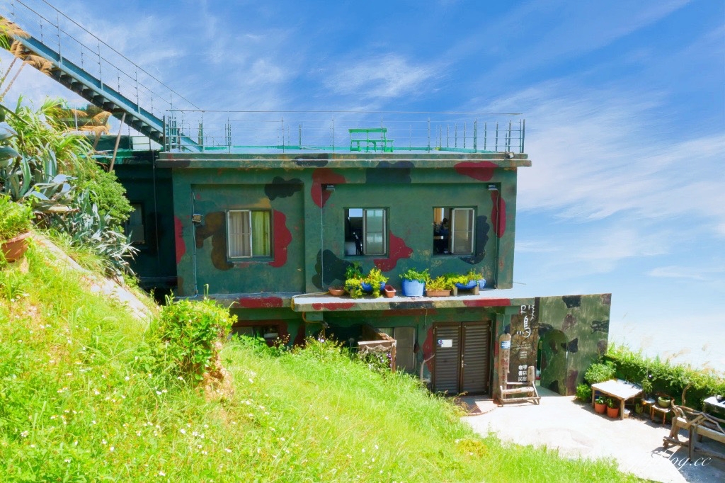 【馬祖南竿】刺鳥咖啡書局：廢棄坑道變書香咖啡館，座擁無敵海景的IG打卡點 @飛天璇的口袋