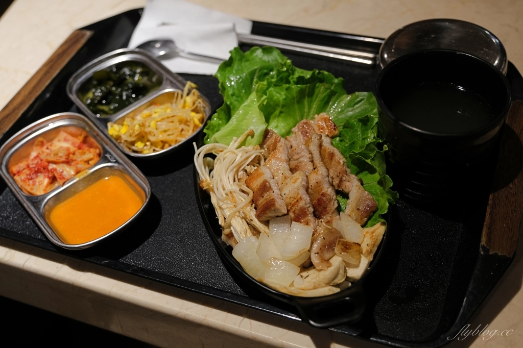 【台中北區】上岩阿哲西韓式料理，一個人也可以品嚐韓式料理，部隊鍋、馬鈴薯鍋和辣豆腐鍋都吃得到 @飛天璇的口袋