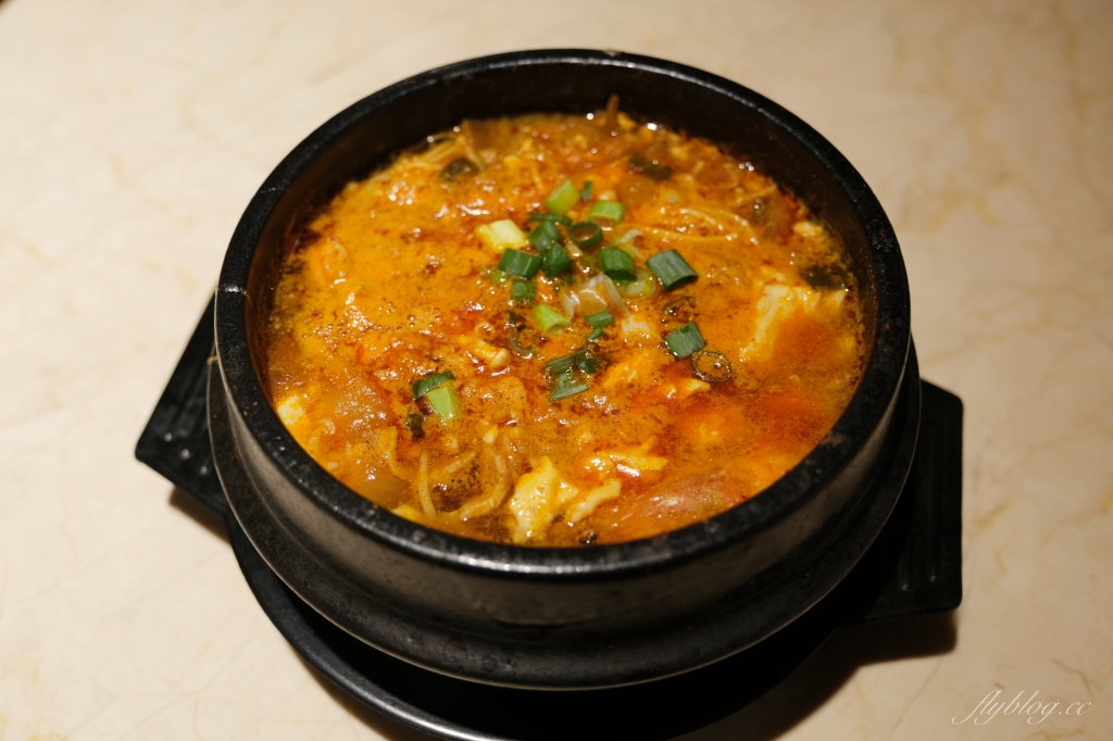 【台中北區】上岩阿哲西韓式料理，一個人也可以品嚐韓式料理，部隊鍋、馬鈴薯鍋和辣豆腐鍋都吃得到 @飛天璇的口袋