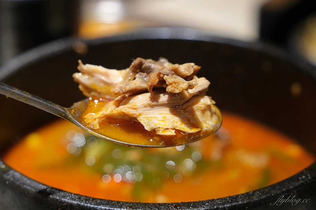 【台中北區】上岩阿哲西韓式料理，一個人也可以品嚐韓式料理，部隊鍋、馬鈴薯鍋和辣豆腐鍋都吃得到 @飛天璇的口袋