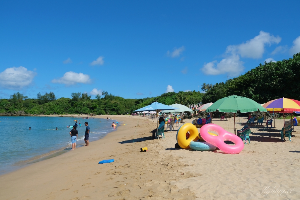 墾丁小灣沙灘｜離墾丁大街最近的沙灘，可以參加香蕉船等戲水活動 @飛天璇的口袋