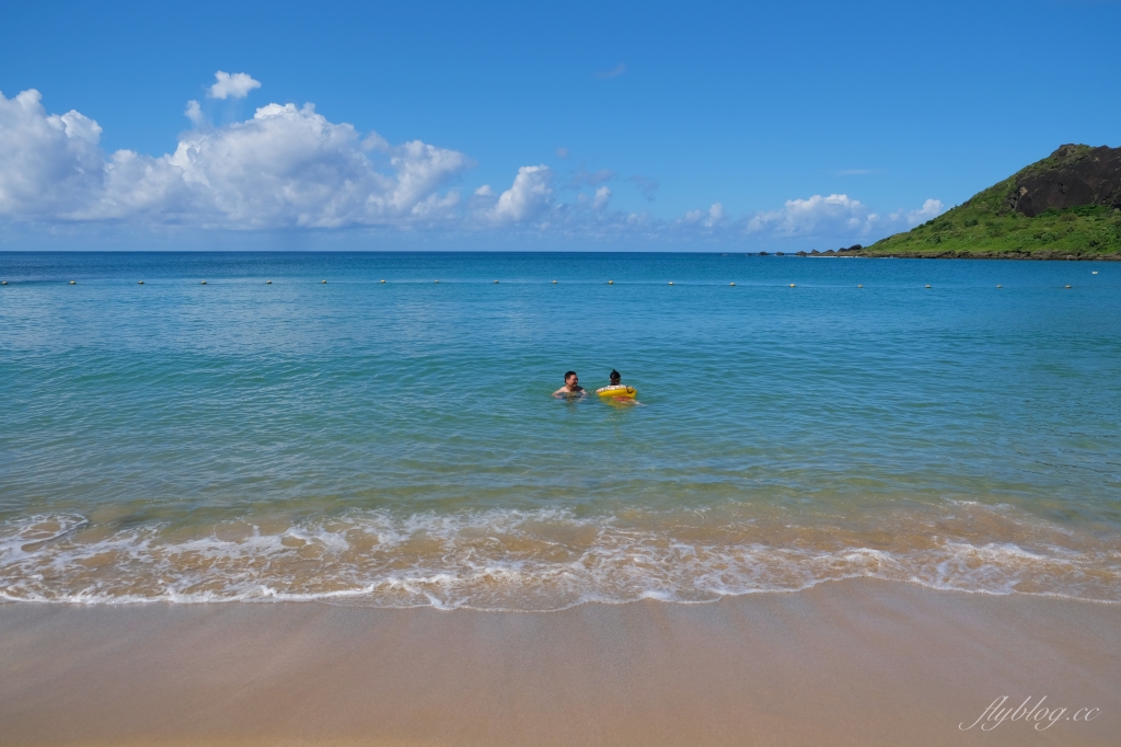 墾丁小灣沙灘｜離墾丁大街最近的沙灘，可以參加香蕉船等戲水活動 @飛天璇的口袋