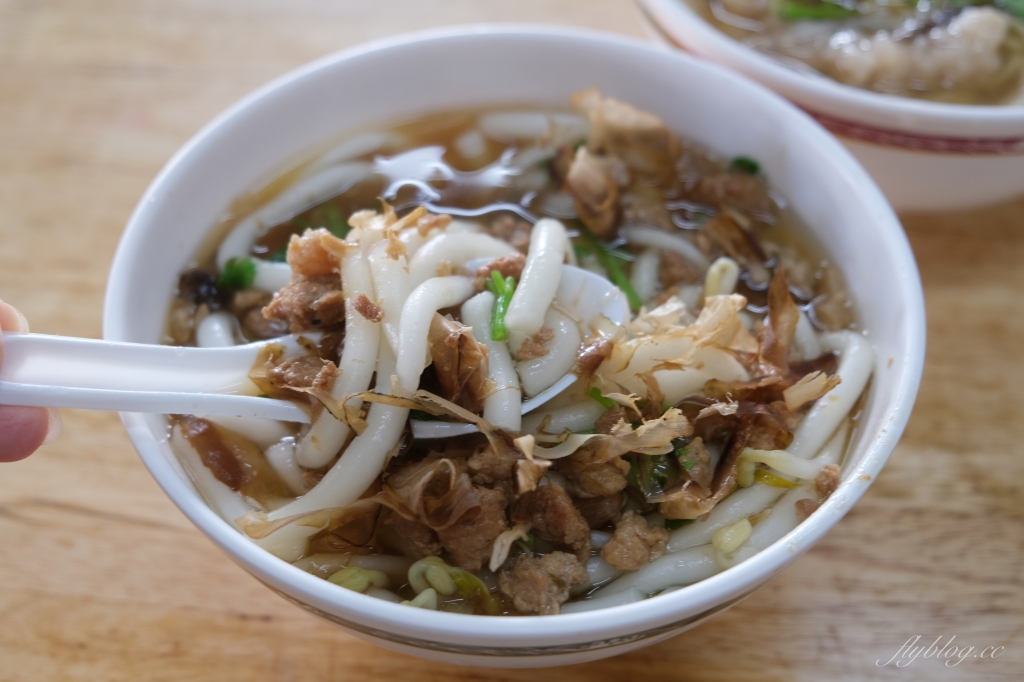 台東美食｜鼎東客運大樹下米苔目，米苔目又Q彈又大碗，台東在地20年的好味道 @飛天璇的口袋