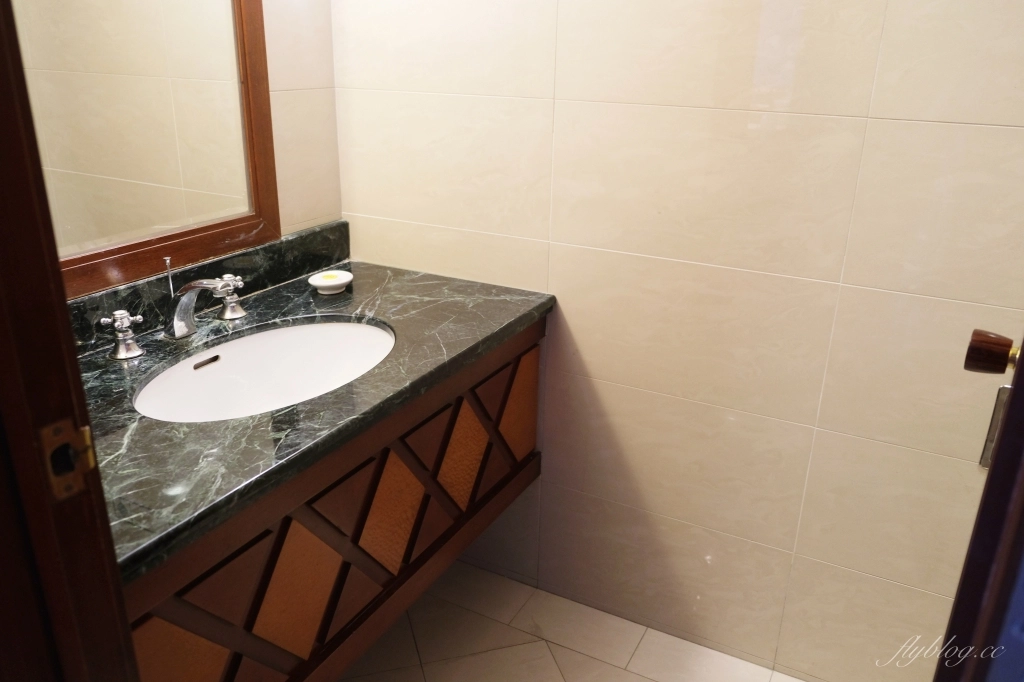 台東飯店｜娜魯灣大酒店．台東市區五星級飯店，星空溫泉套房、露天游泳池、兒童遊戲室 @飛天璇的口袋