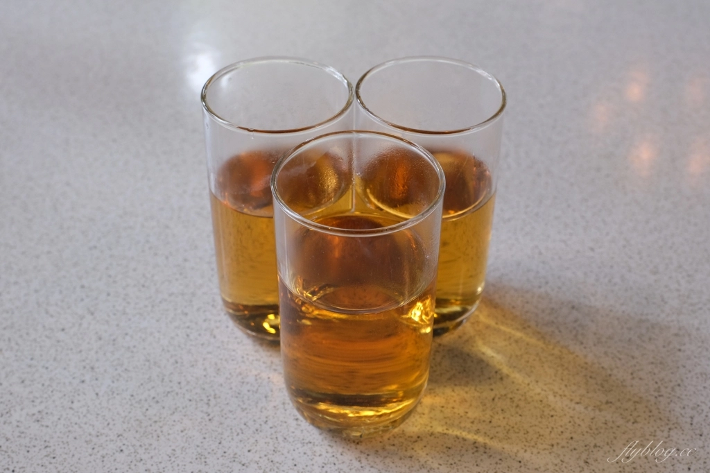 南投埔里｜土角厝水上庭園餐廳．自然景觀桃米村水上餐廳，旋轉餐廳品嚐親家母料理 @飛天璇的口袋