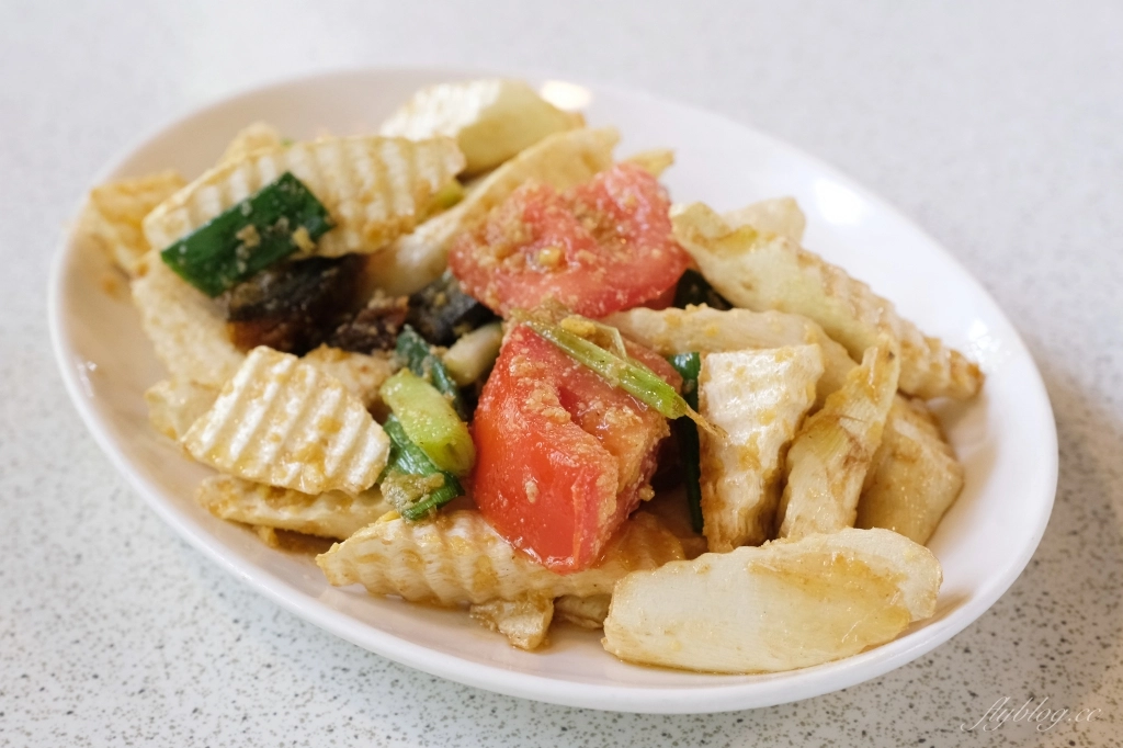 南投埔里｜土角厝水上庭園餐廳．自然景觀桃米村水上餐廳，旋轉餐廳品嚐親家母料理 @飛天璇的口袋