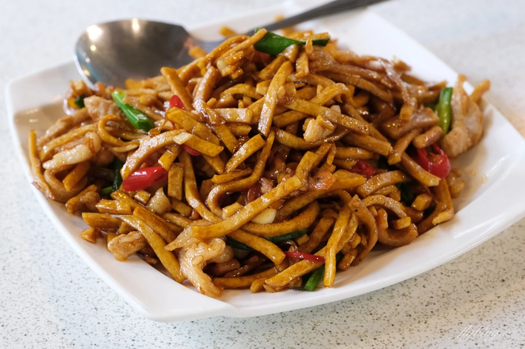 南投埔里｜土角厝水上庭園餐廳．自然景觀桃米村水上餐廳，旋轉餐廳品嚐親家母料理 @飛天璇的口袋