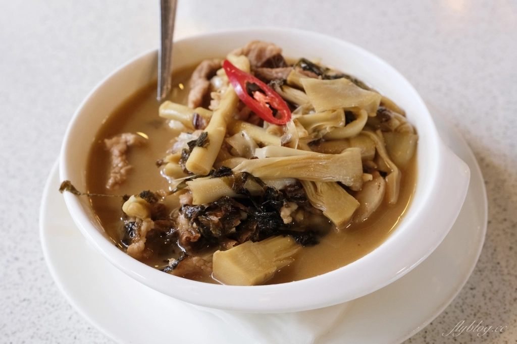 南投埔里｜土角厝水上庭園餐廳．自然景觀桃米村水上餐廳，旋轉餐廳品嚐親家母料理 @飛天璇的口袋