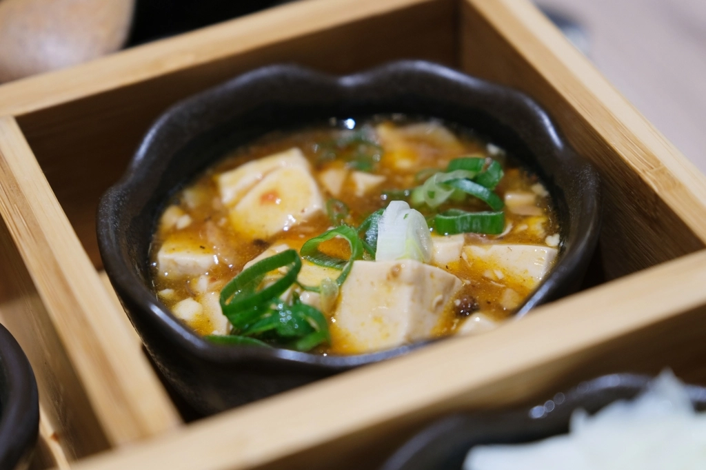 台中西區｜吃光食堂．以電影院為主題餐廳，美味的六宮格人套餐 @飛天璇的口袋